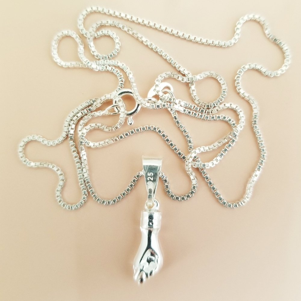 925 Sterling silver tiny figa hand necklace. New - Picture 5 of 6